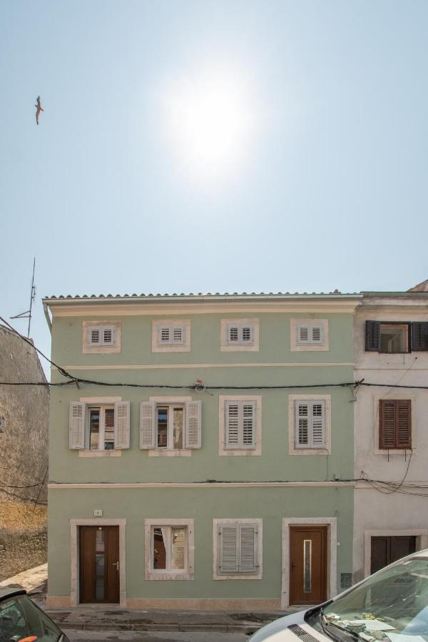 Apartments Nesatcium 普拉 外观 照片