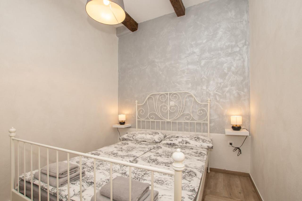 Apartments Nesatcium 普拉 外观 照片